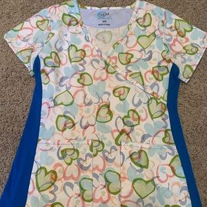 Excellent condition scrub top with stretchy sides